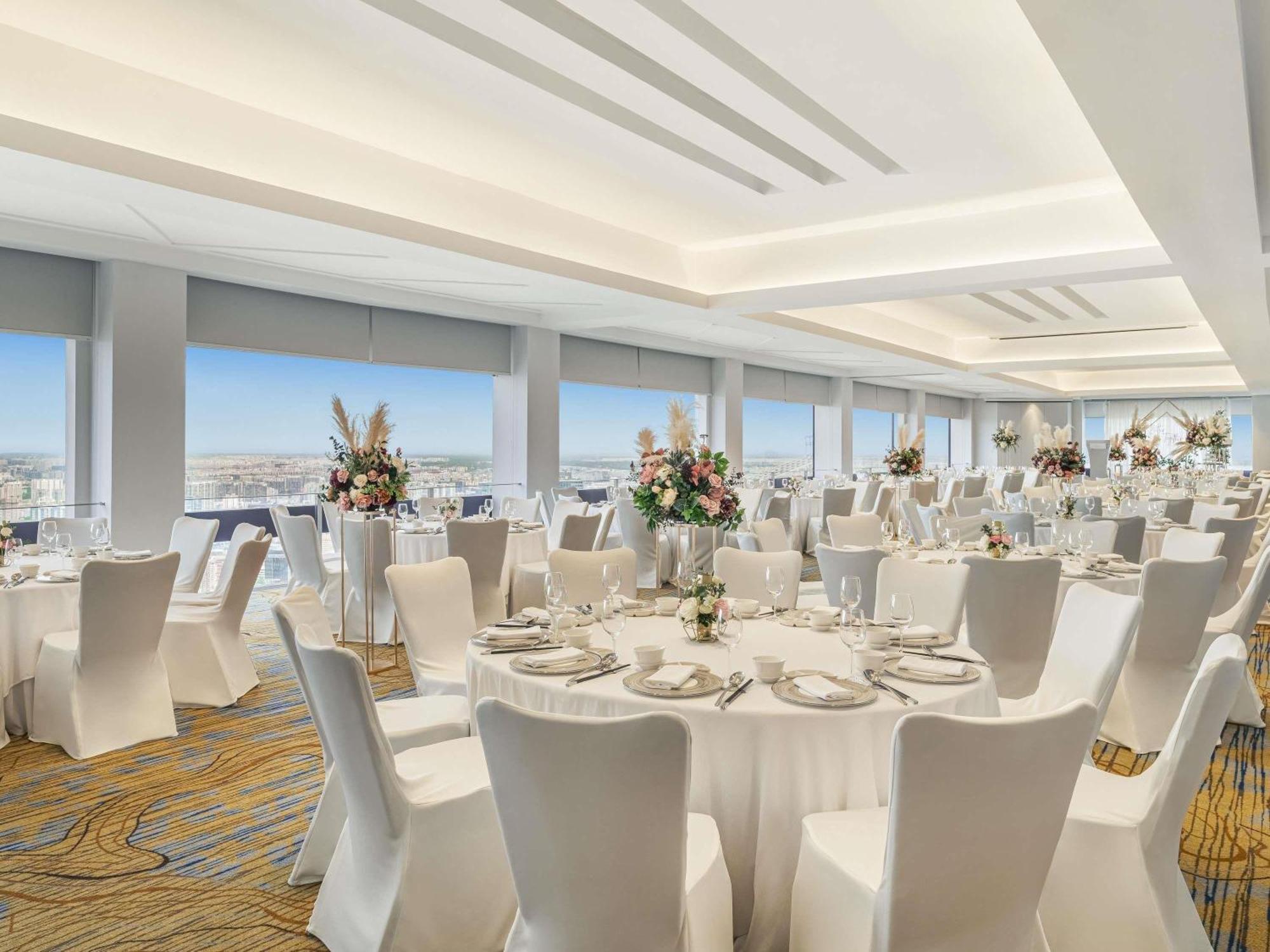 Swissotel The Stamford 5*